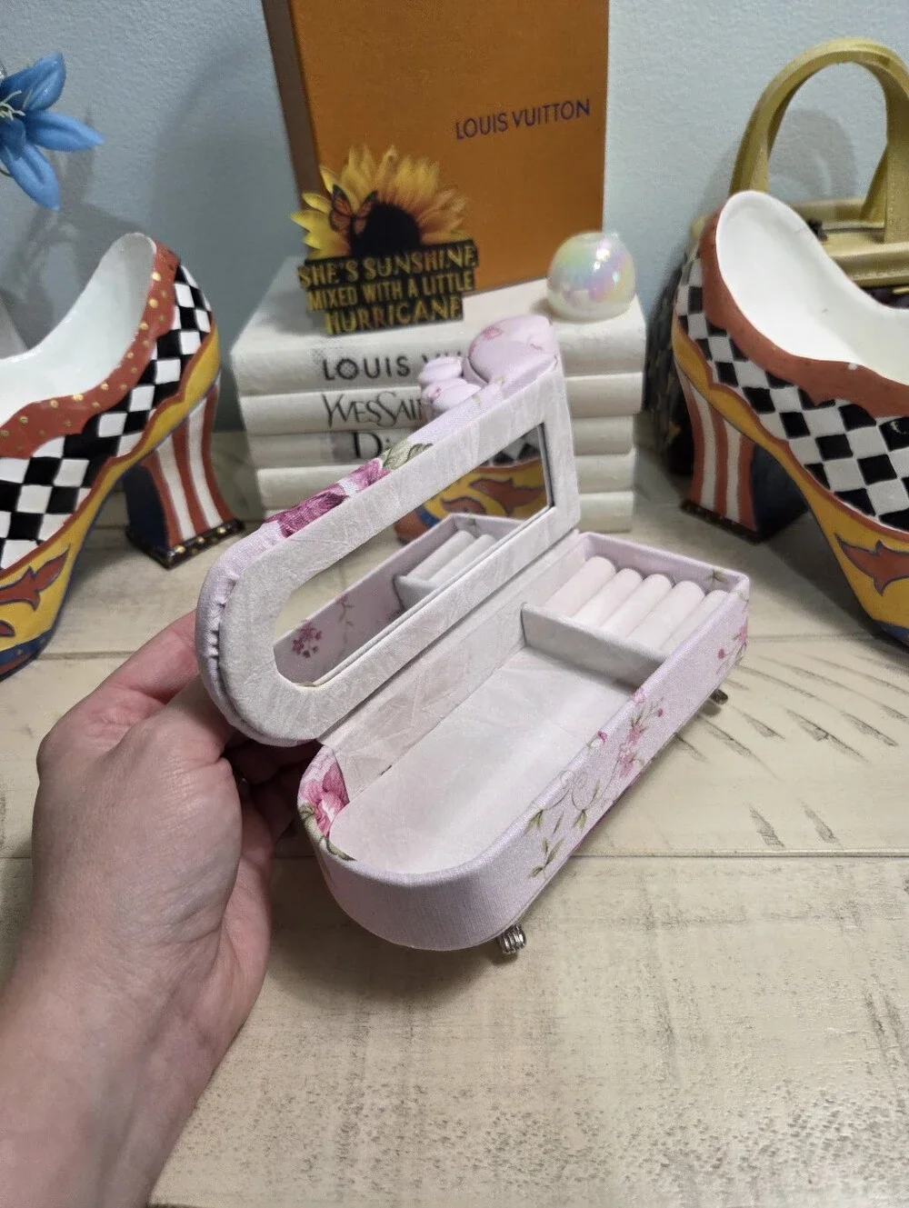 🌸 BNIB Floral Mini Chaise Lounge Sofa Jewelry Box Organizer 🌸